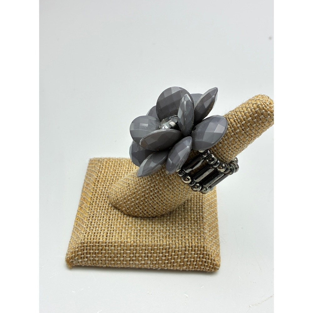 Statement Stretch Rings Lot of 3 Silver Cluster Grey Flower Autumn Beaded - Picture 8 of 13